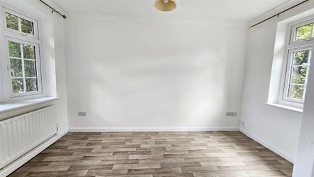5 bedroom detached house to rent - Photo 4