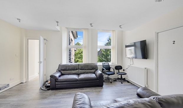 Modern 5-Bed Ensuite Student Apartment with Large Gardens, Free Parking, Contents Insurance & End of Tenancy Clean - Photo 1