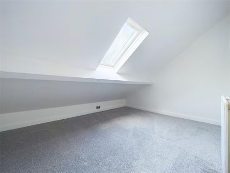 4 bedroom Semi-detached house to rent - Photo 5