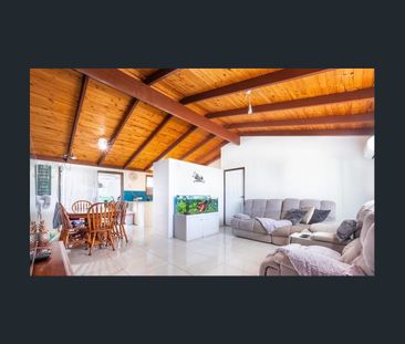 Spacious Family Home in a Quiet, Convenient Location - Photo 3