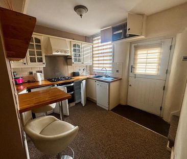 2 bedroom terraced house to rent - Photo 4