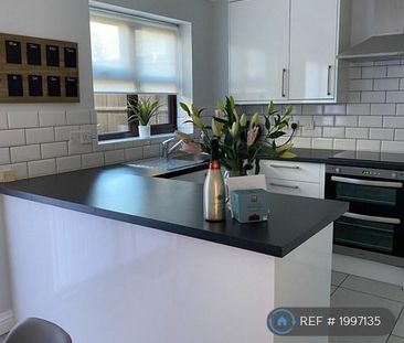 3 bedroom end of terrace house to rent - Photo 4