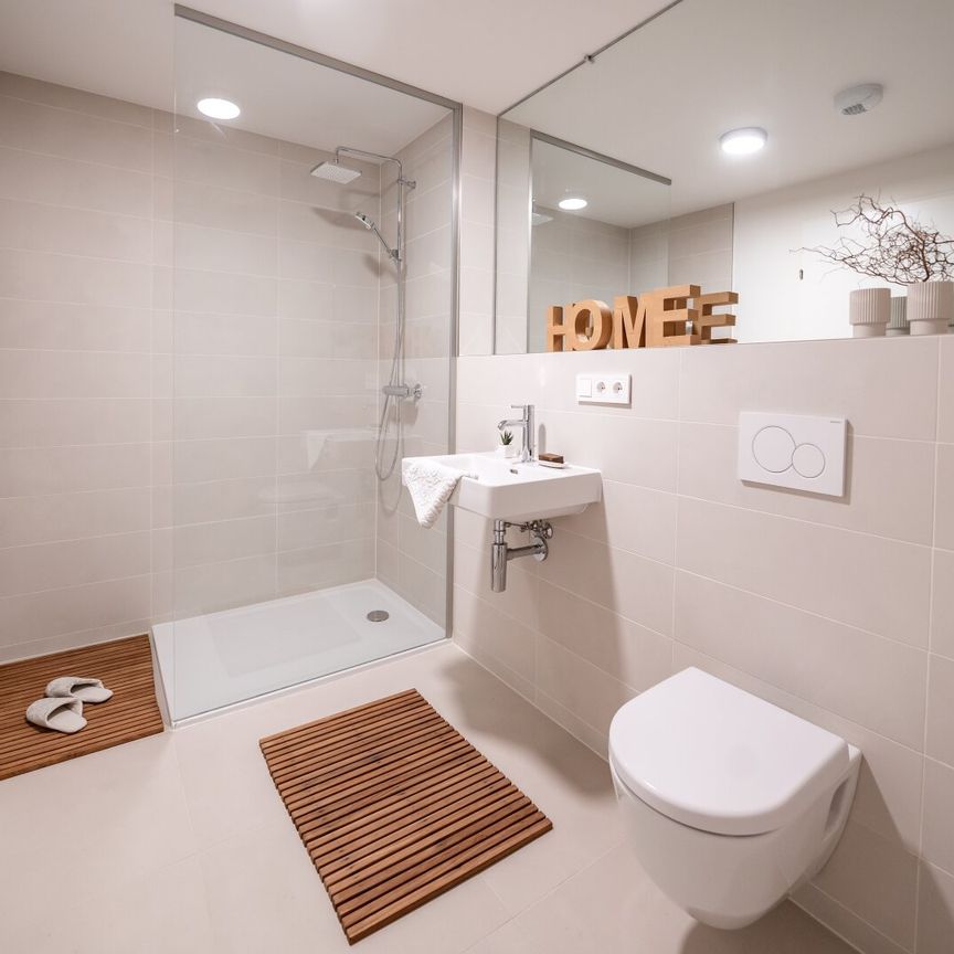 Exklusive 2-Zi.-Wohnung mit Loggia & Sauna bei der U1 - Photo 1