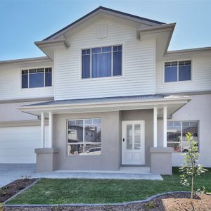 Brand New House - Huge Family design property - Photo 2