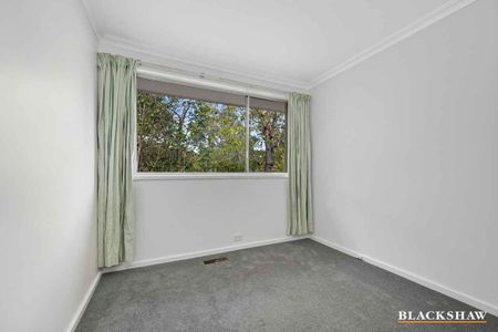 Family Home, great location, in picturesque surroundings - Photo 3