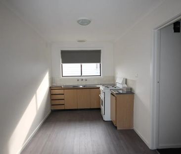 LIGHT AND BRIGHT LIVING - Photo 4
