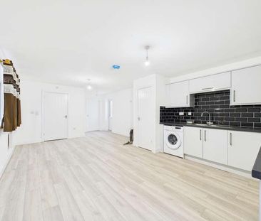 Wood Place, SO19 - Photo 3