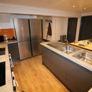 OX Living is proud to present this high-quality 7-bedroom co-living property, perfect for working professionals looking for stylish, stress-free living. Room 5 - Photo 2