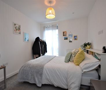 Flat to rent - St. Marks Road, Bromley, BR2 - Photo 3