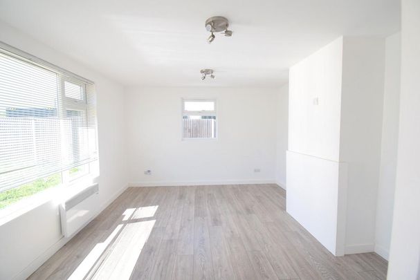 2 bedroom detached bungalow to rent - Photo 1