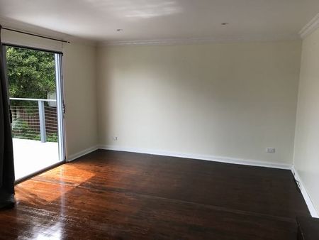 Comfortable 4 Bedroom House in Ryde for lease - Photo 2