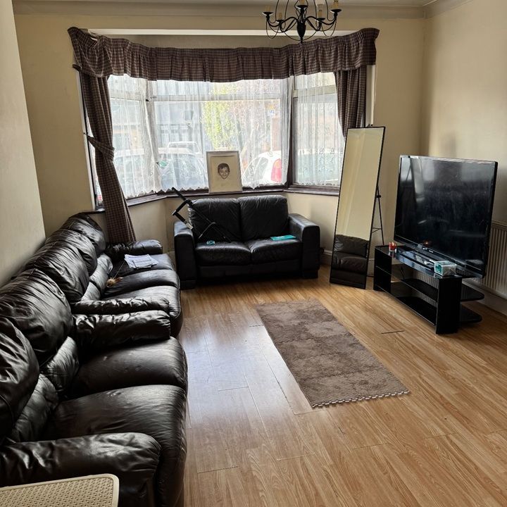 Room in a Shared House, Glebelands Avenue, IG2 - Photo 1