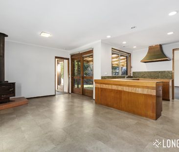 Stylishly Refreshed Home in Quiet Court Location! - Photo 4