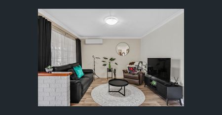 Well Presnted Home with Side Access - Photo 2