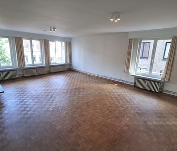 Vernieuwd 2-slaapkamerappartement te huur in Brugge - Photo 1