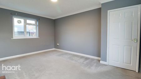 3 bedroom end of terrace house to rent - Photo 5