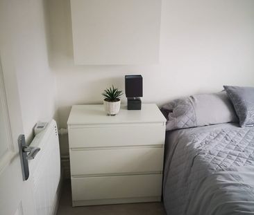 1 Bed Flat, Hamilton Road, RG1 - Photo 3