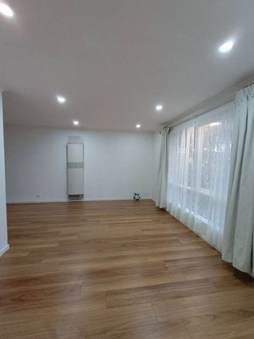 Fully Renovated House - Next to Melton Train Station - Photo 2