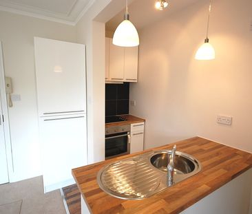 1 bed studio flat to rent in R L Stevenson Avenue, Westbourne, BH4 - Photo 2