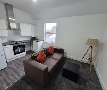 2 bedroom flat to rent - Photo 2