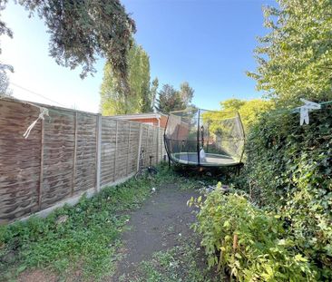3 bedroom terraced house to rent - Photo 3