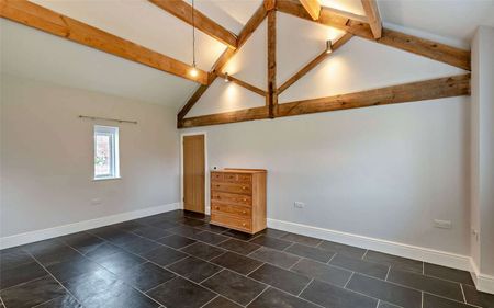 Modern, stylish barn conversion with substantial garden and sunny South-West aspect - Photo 5