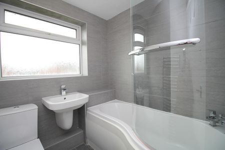 3 bedroom semi-detached house to rent - Photo 2