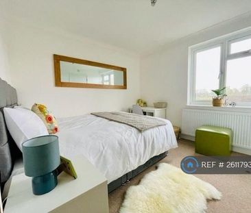 1 bedroom in a house share to rent - Photo 2