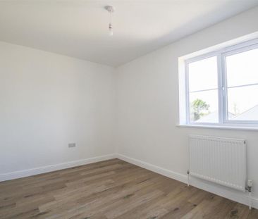 2 bedroom end of terrace house to rent - Photo 2