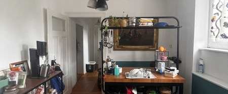 Komplett sanierte Altbauwohnung mit großer Wohnküche in renoviertem Altbau! - Foto 1