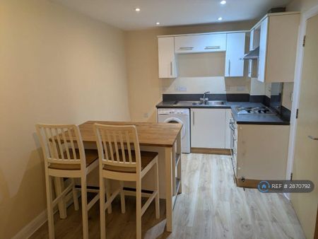 2 bedroom flat to rent - Photo 2
