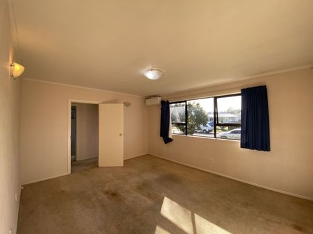 Great two bedrooms family home with large back yard! - Photo 2