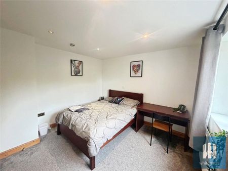 8 bedroom semi-detached house to rent - Photo 3