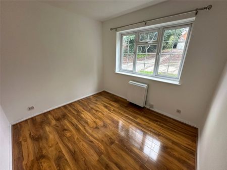 Connaught Road, Fleet, Hampshire, GU51 - Photo 2