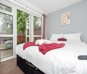 4 bedroom terraced house to rent - Photo 5