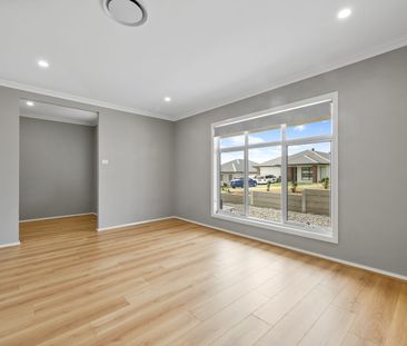 NEAR NEW MODERN HOME WITH STUNNING FEATURES - Photo 4