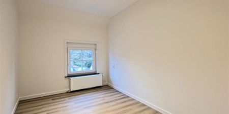 Appartement te huur in Péruwelz voor € 730 met 2 slaapkamers - Photo 5