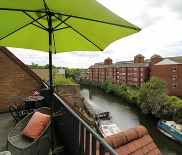 High Street, TW8, London - Photo 2