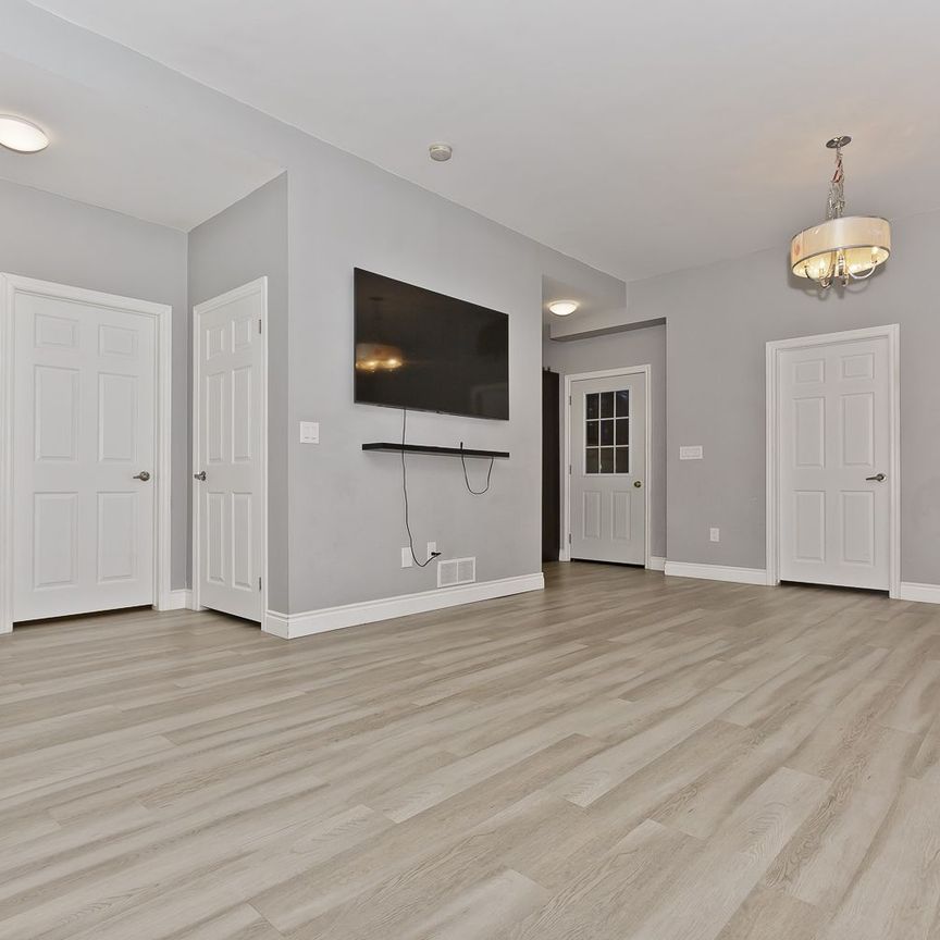 For Lease - 200 Regatta Drive, Welland, Ontario - Photo 1