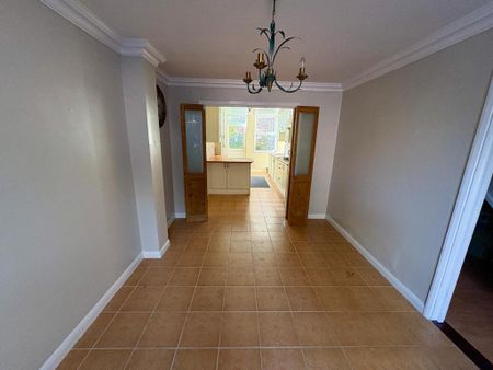 3 bedroom end of terrace house to rent - Photo 3