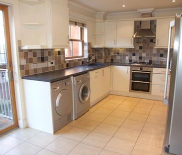 4 bedroom townhouse to rent - Photo 1