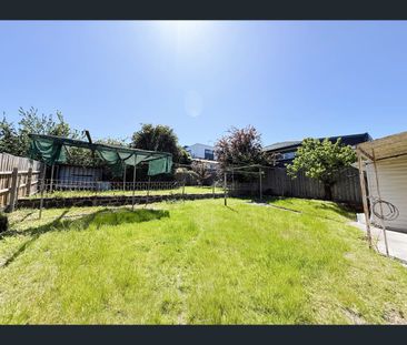 12 DORRINGTON AVENUE, Reservoir, Vic 3073 - Photo 6