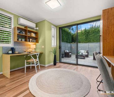 Single-Level Sophistication with Courtyard Elegance - Photo 4