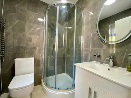 9 bedroom detached house to rent - Photo 2