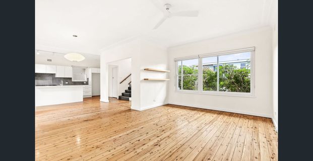 Coastal Gem With North Facing Entertainers Deck, Moments From Mahon Rock Pool & Maroubra Beach - Photo 1