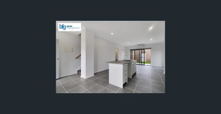 Modern & Low-Maintenance 3-Bedroom Townhouse in the Heart of Tarneit! - Photo 4