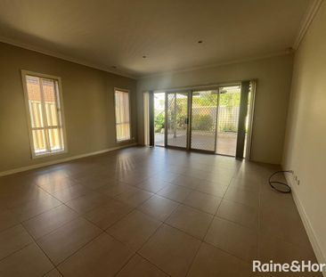 24 Westerfolds Terrace, Caroline Springs, VIC 3023 - Photo 2