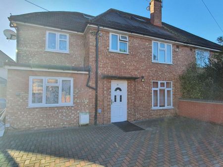 1 bedroom in a house share to rent - Photo 3