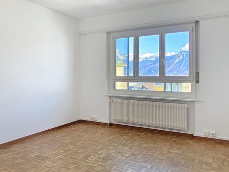 Bel appartement de 3 pièces rafraîchi au 5ème et dernier étage - Photo 3