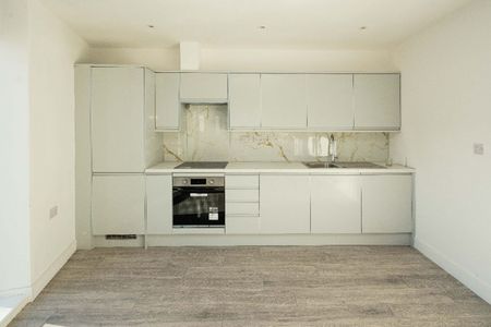 Cuckoo Hall Lane, London - Photo 4